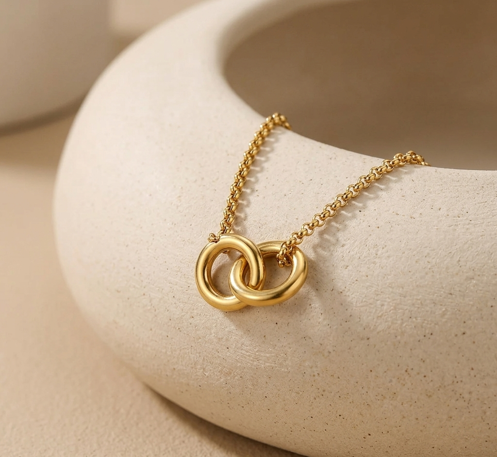 Interlocking Circle Pendant Necklace in 18K Gold Plated
