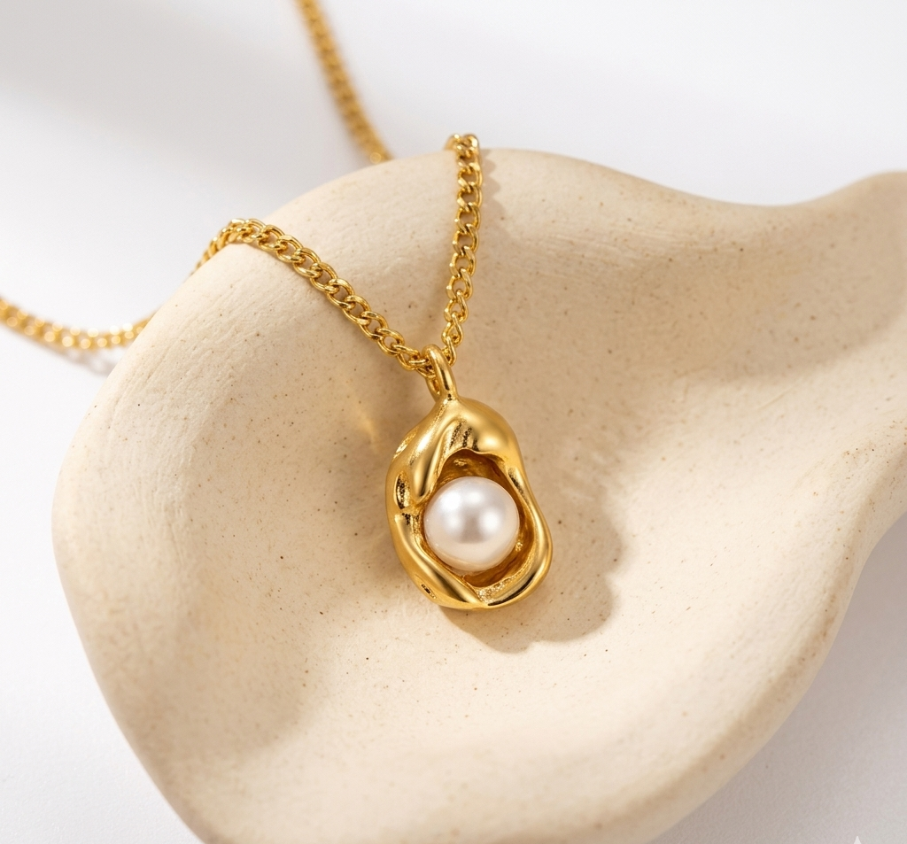 The Aura Pearl Pendant Necklace – Fluid Gold Edition