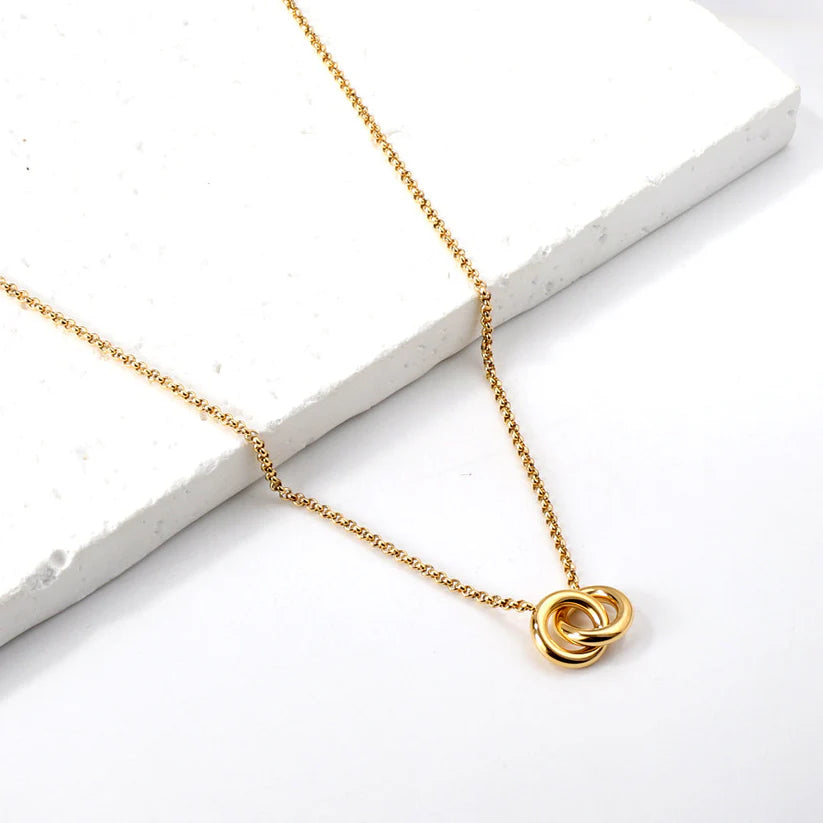 Interlocking Circle Pendant Necklace in 18K Gold Plated