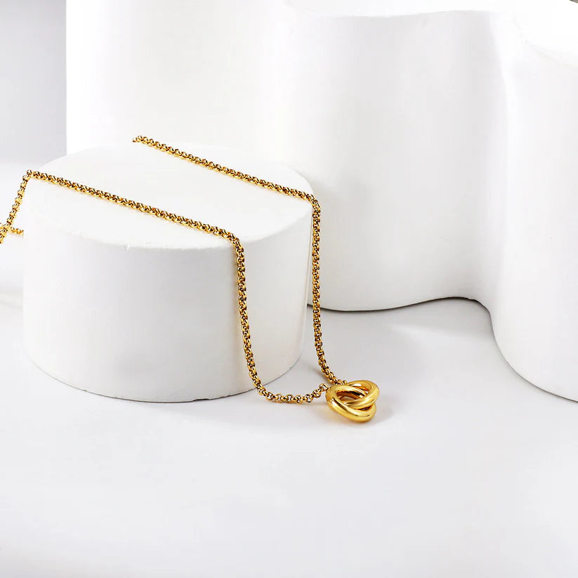 Interlocking Circle Pendant Necklace in 18K Gold Plated